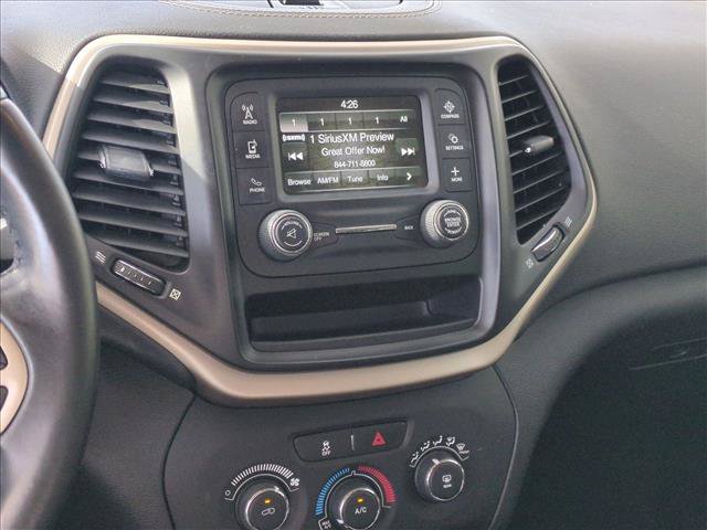Used 2018 Jeep Cherokee Latitude w/ Altitude Package FWD image 14