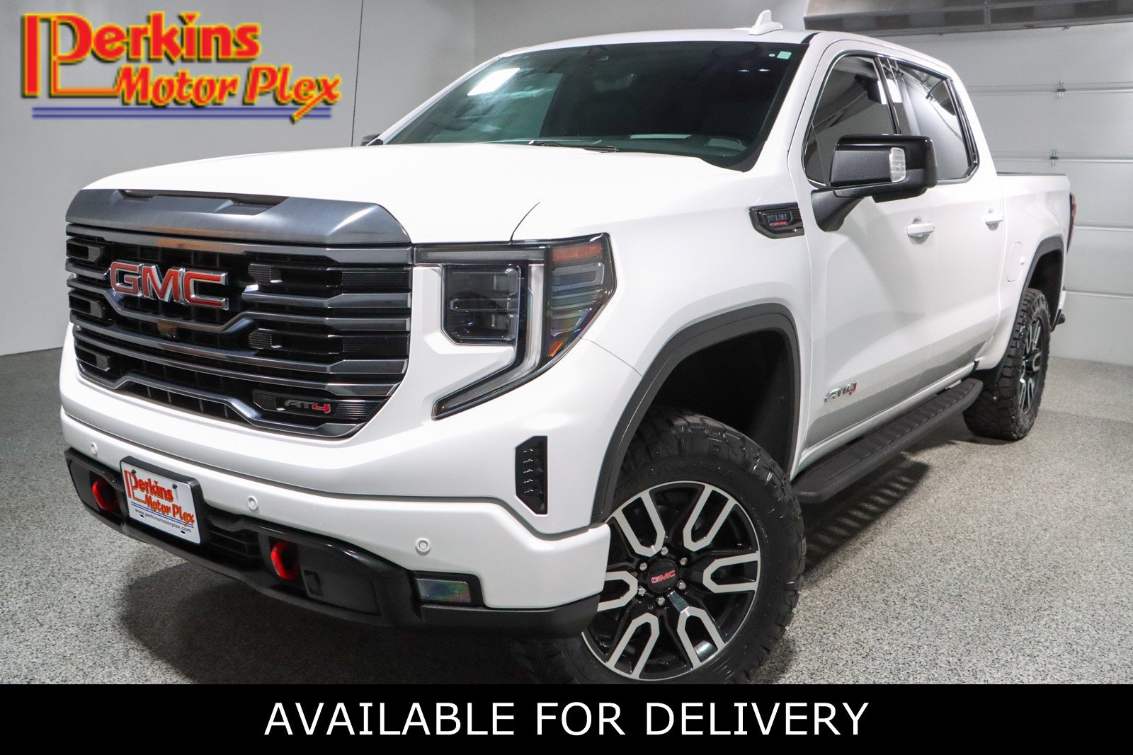 Used 2024 GMC Sierra 1500 AT4 w/ Technology Package AWD/4WD image 1