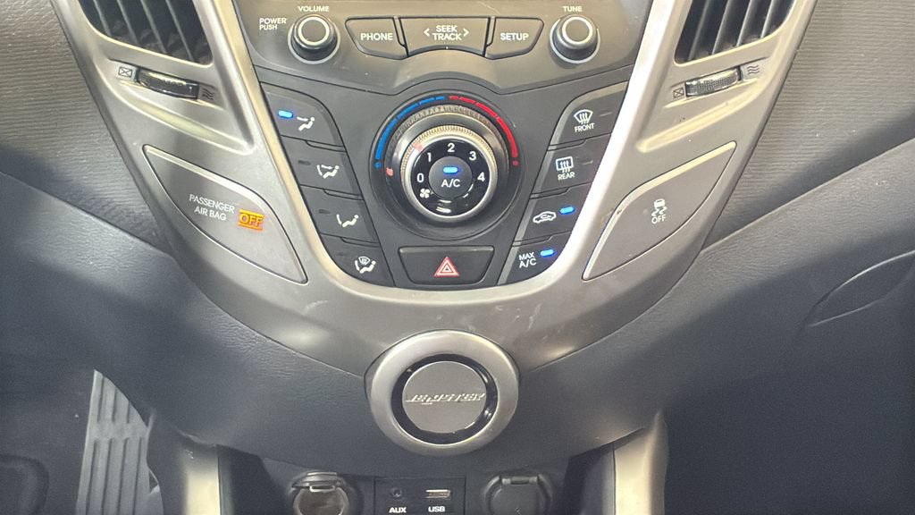Used 2016 Hyundai Veloster FWD image 29