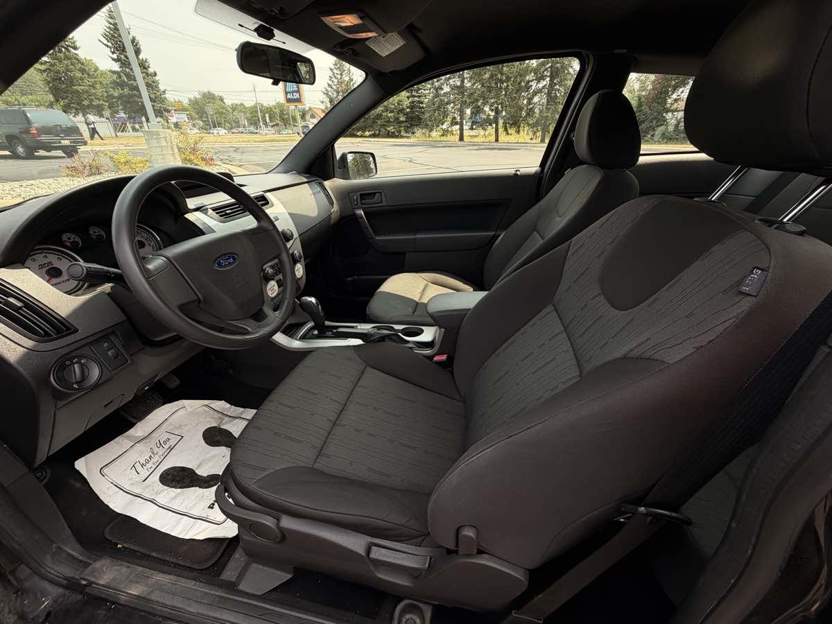Used 2009 Ford Focus SE FWD image 10