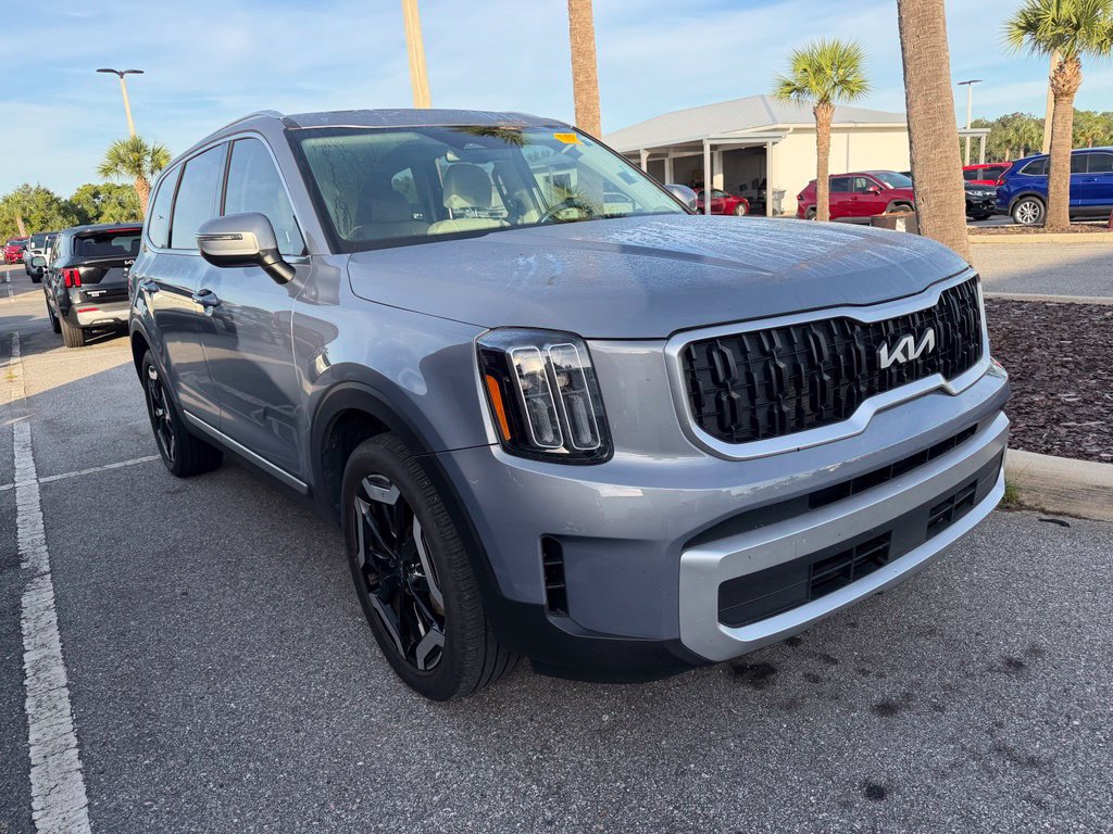 Certified 2024 Kia Telluride EX w/ EX Captain's Chair Package