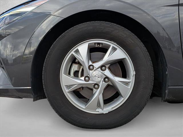 Used 2021 Hyundai Elantra SE image 24