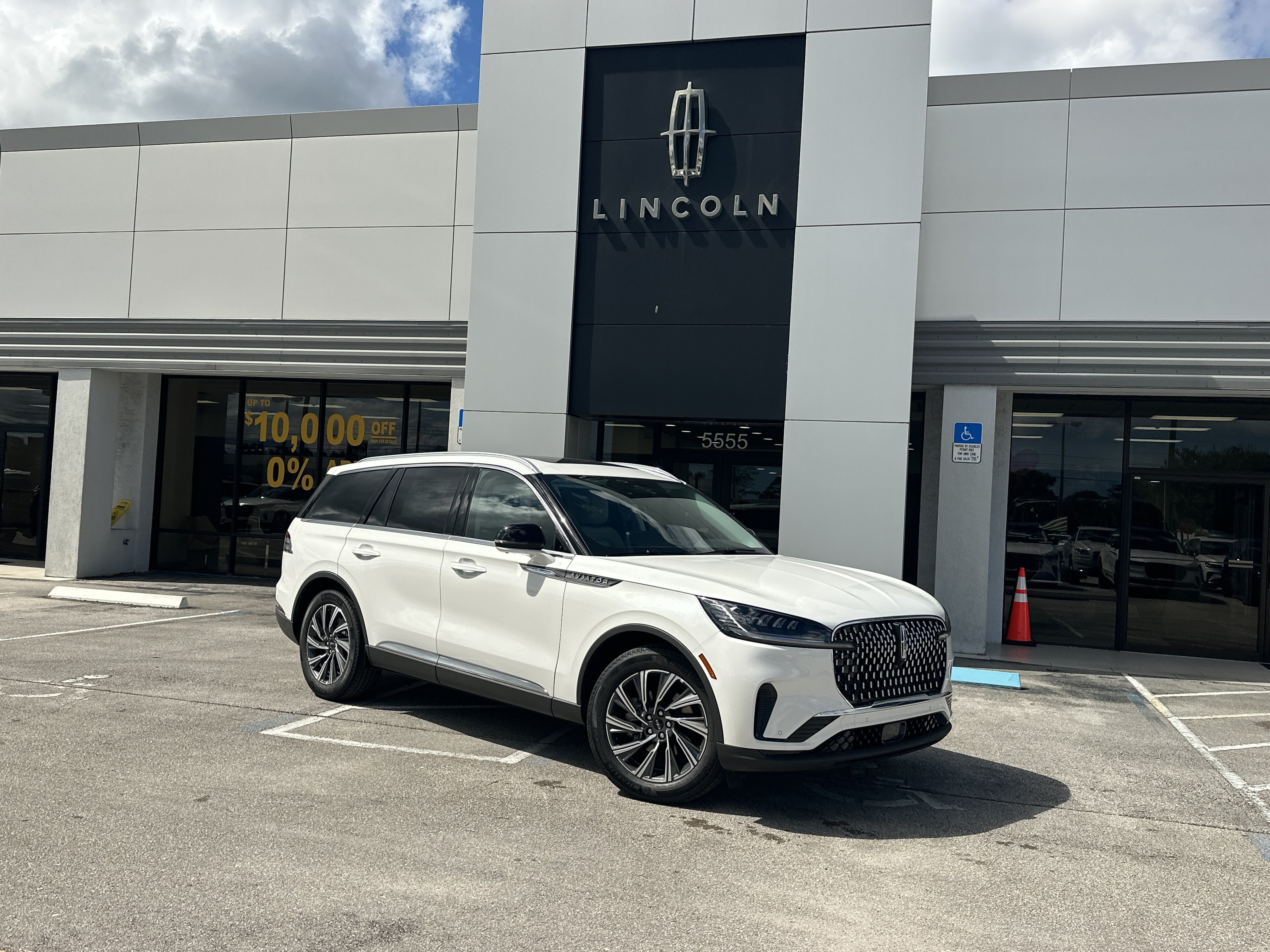 New 2026 Lincoln Aviator 2WD image 1
