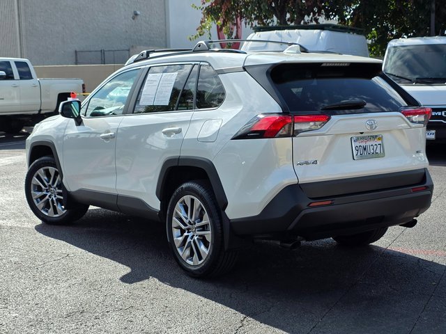 Used 2022 Toyota RAV4 XLE Premium image 7