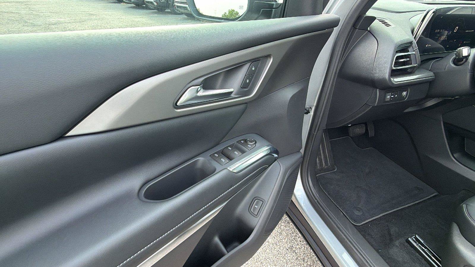 New 2027 Chevrolet Traverse LT w/ Sun and Wheel Package FWD image 16