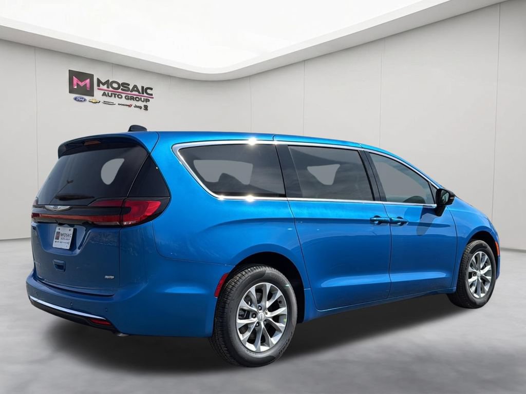 New 2026 Chrysler Pacifica Select AWD/4WD image 7