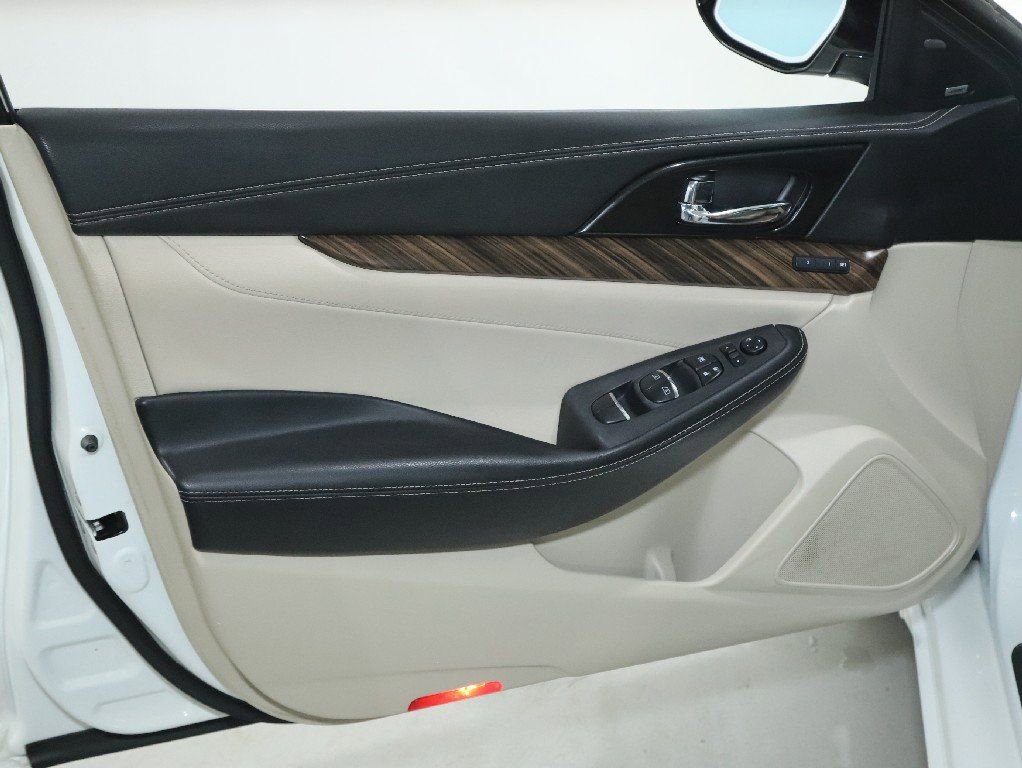 Used 2017 Nissan Maxima Platinum image 16