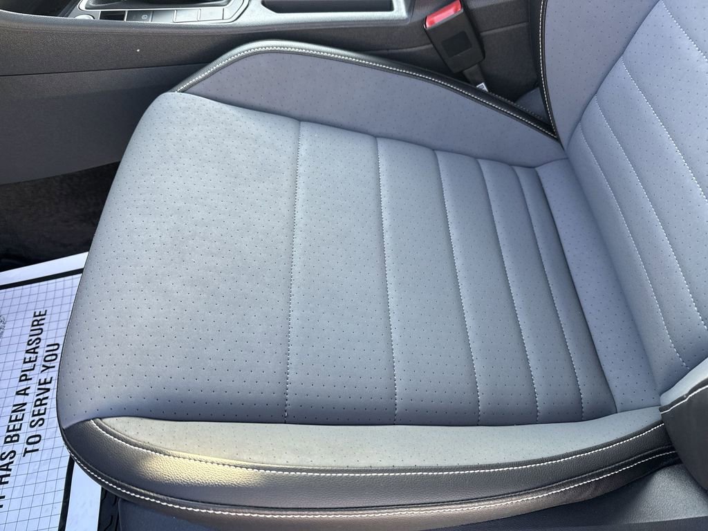 Used 2025 Volkswagen Jetta SE image 9