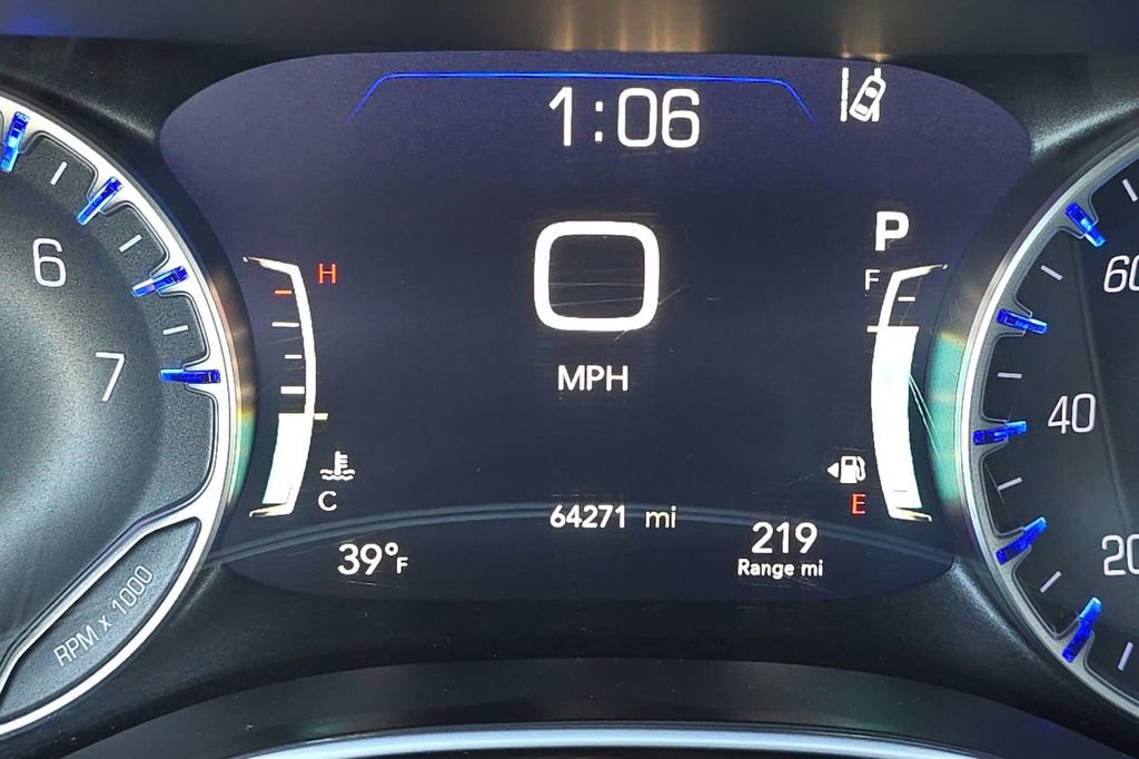 Used 2023 Chrysler Pacifica Limited image 28