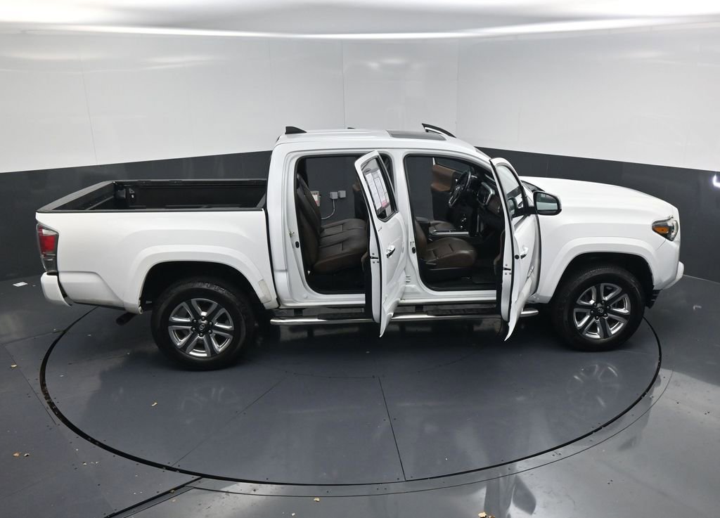 Used 2017 Toyota Tacoma Limited image 26