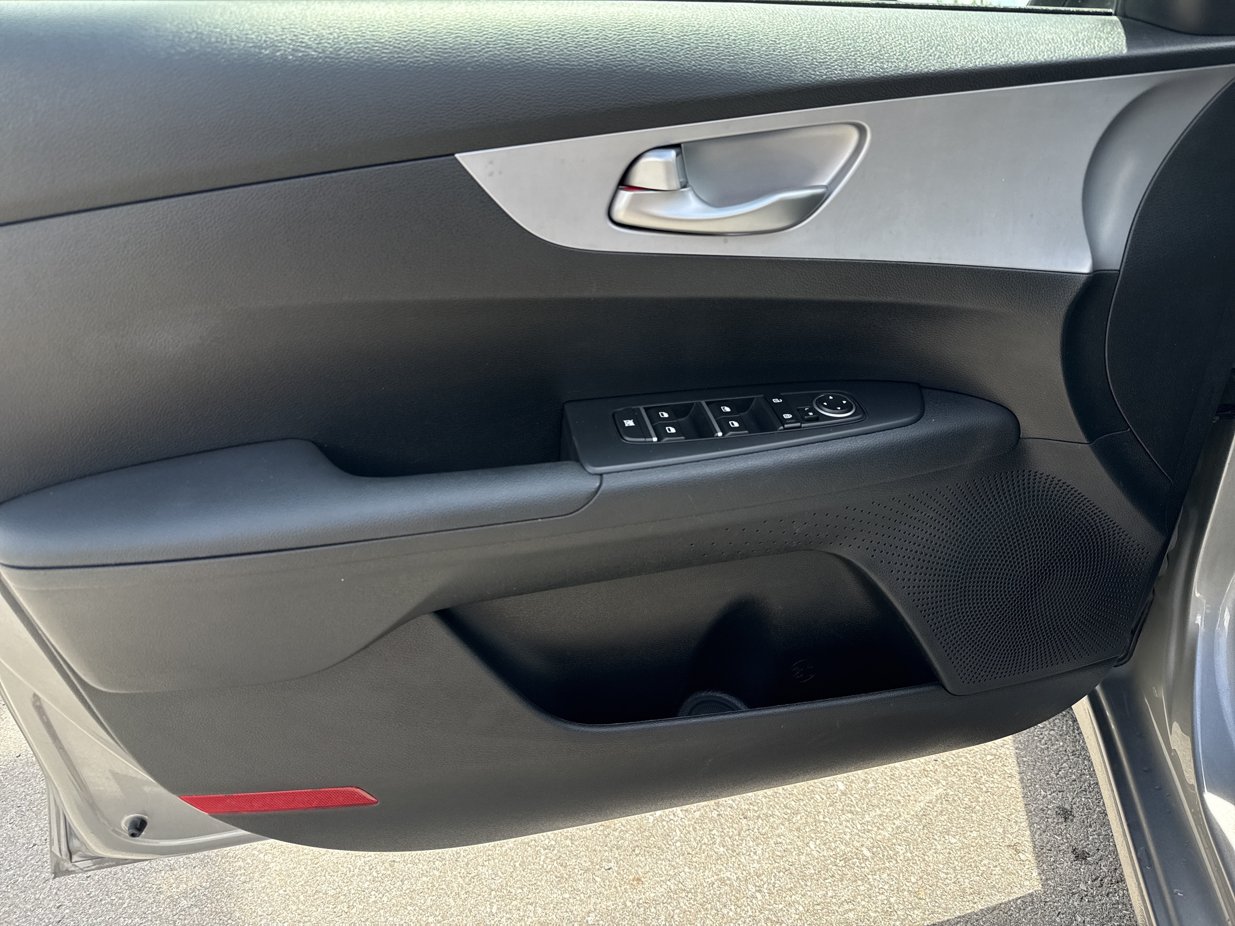 Certified 2024 Kia Forte LXS FWD image 15