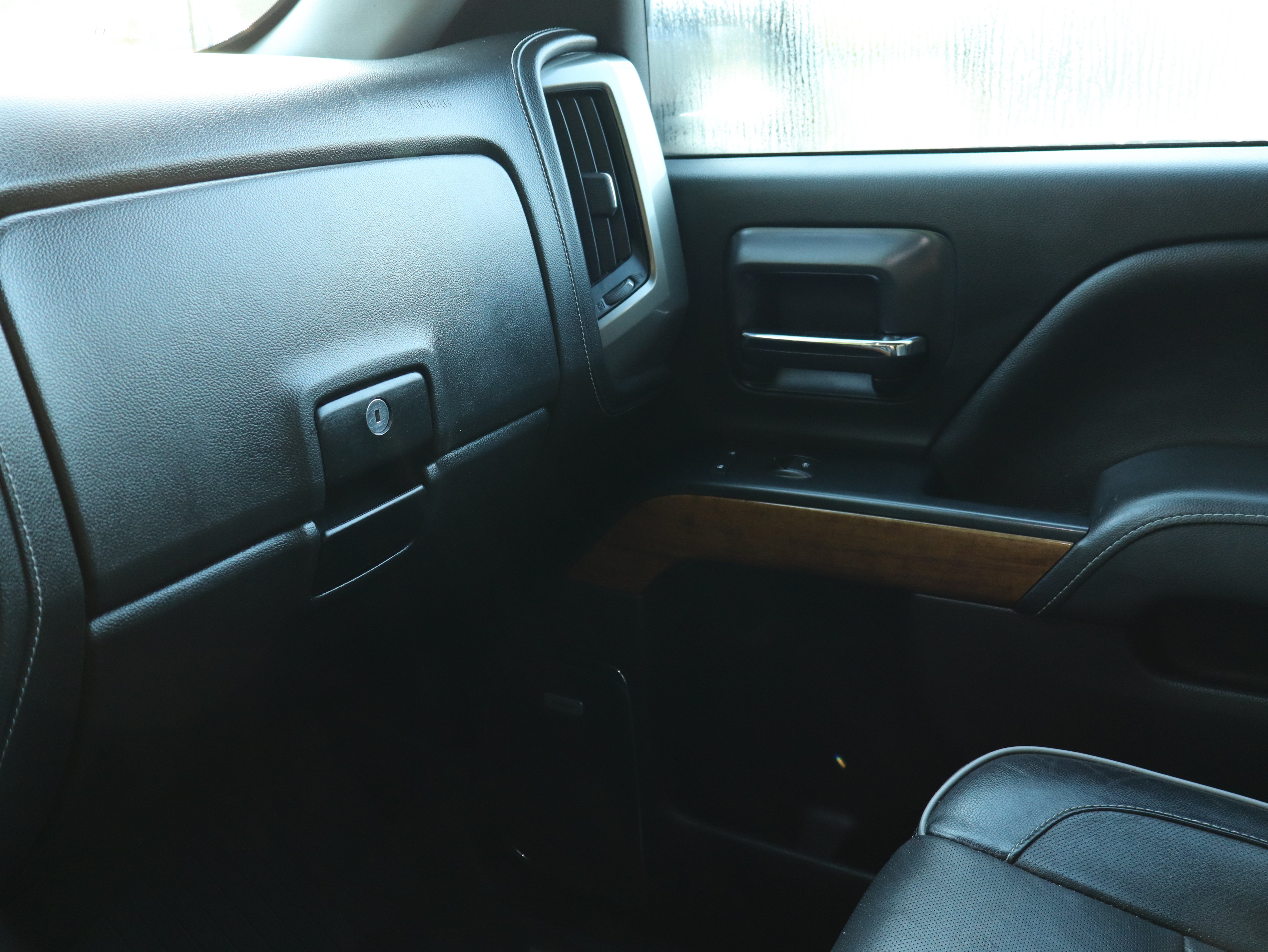 Used 2018 Chevrolet Silverado 2500 High Country w/ Duramax Plus Package AWD/4WD image 46