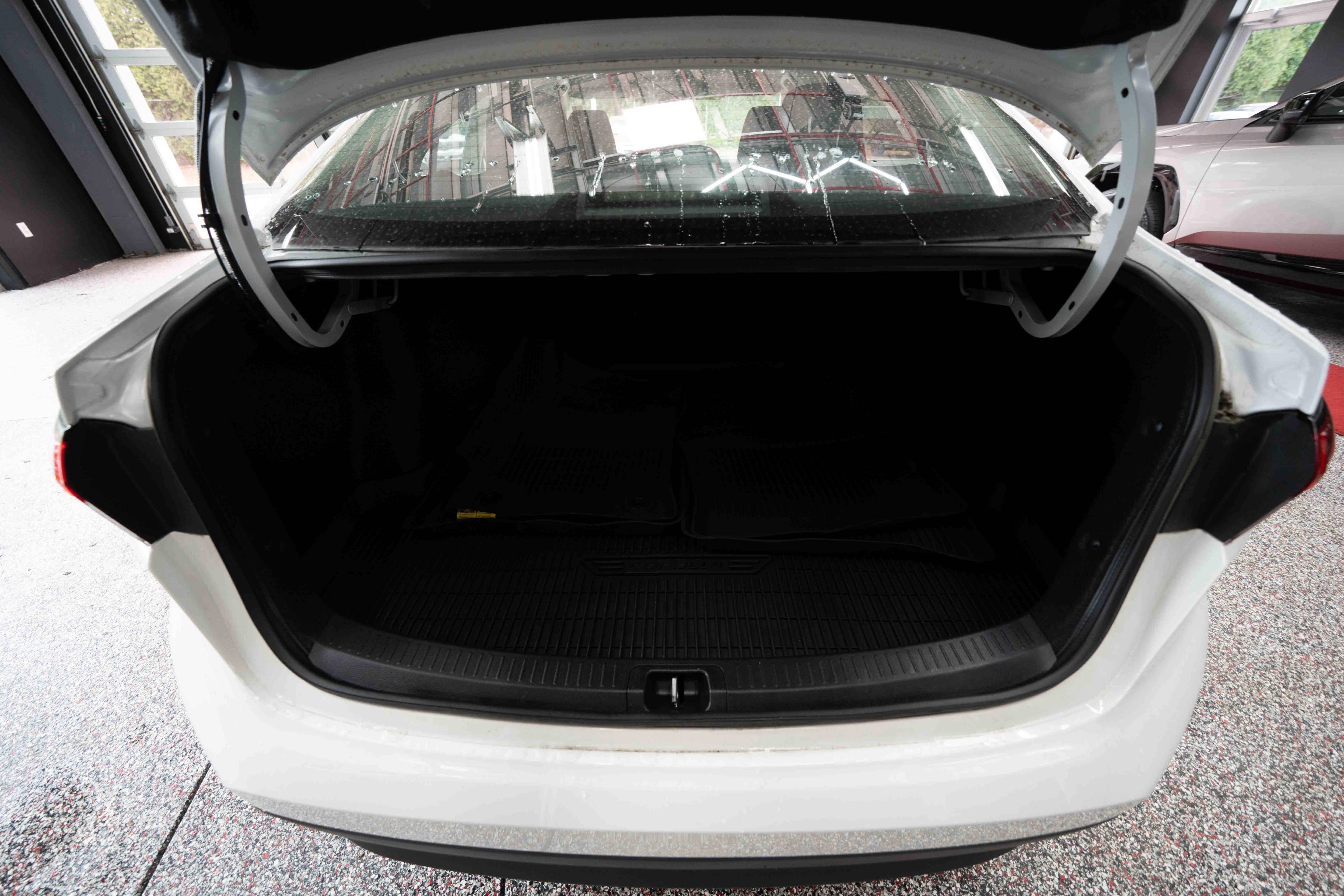 Used 2024 Toyota Corolla LE image 27