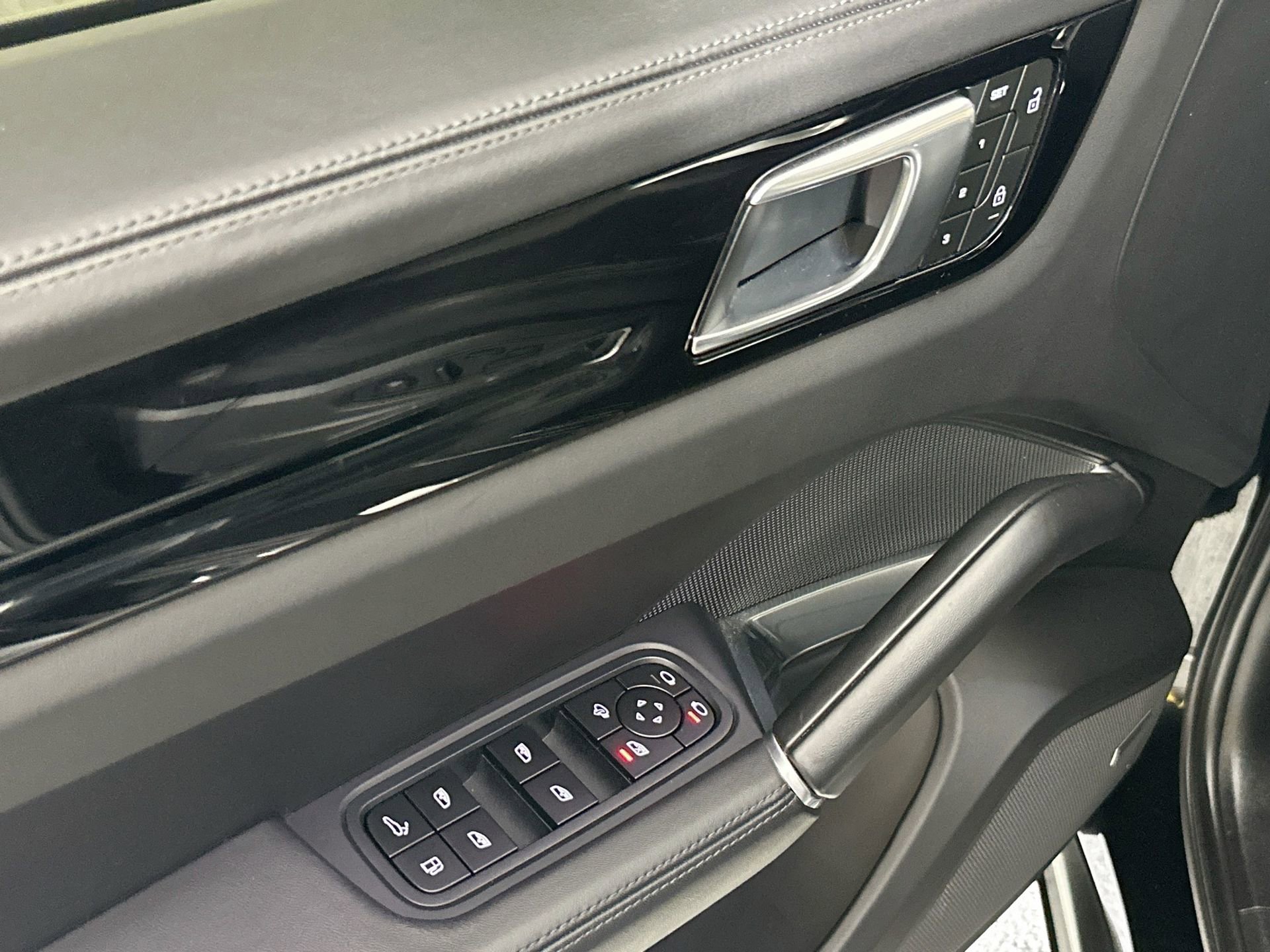 Certified 2023 Porsche Cayenne Turbo S image 31