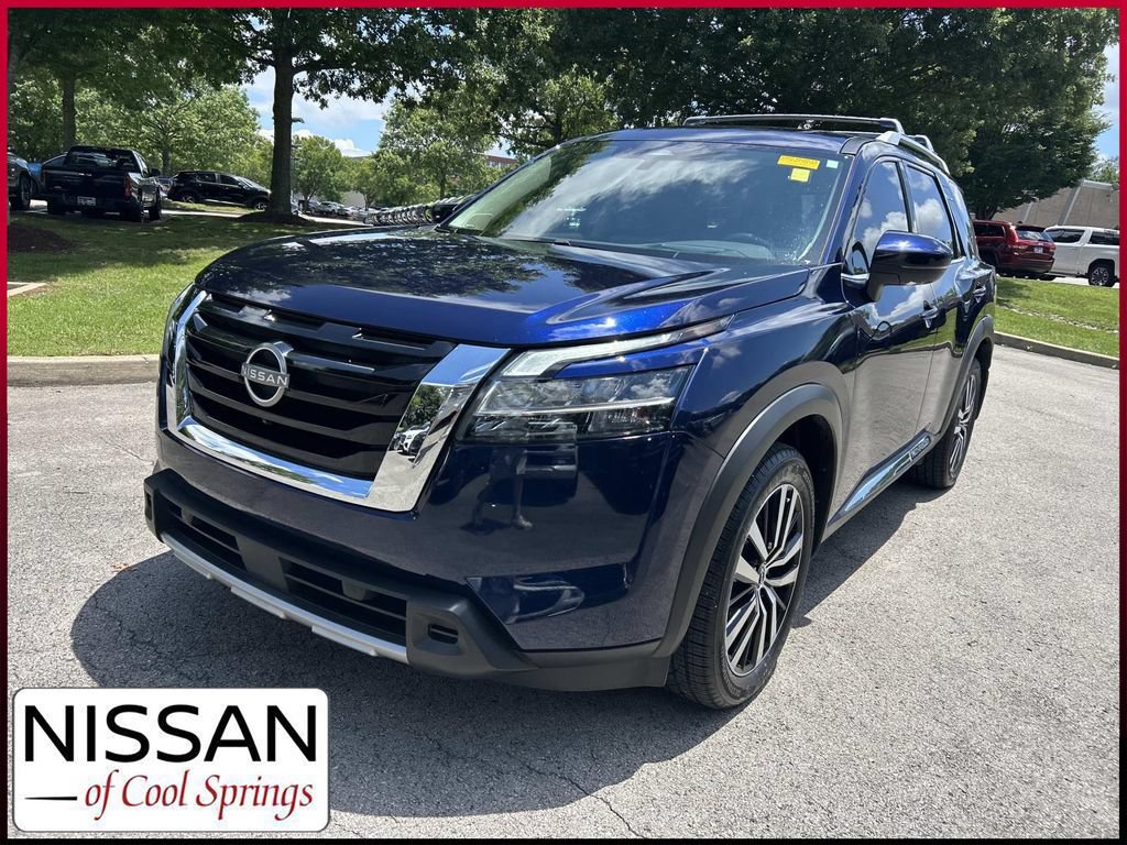 Used 2023 Nissan Pathfinder Platinum FWD image 3