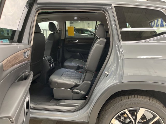 New 2025 Volkswagen Atlas SEL Premium R-Line image 28