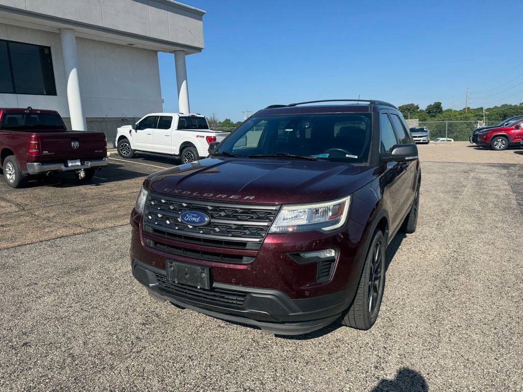 Used 2018 Ford Explorer XLT w/ Equipment Group 202A AWD/4WD image 3