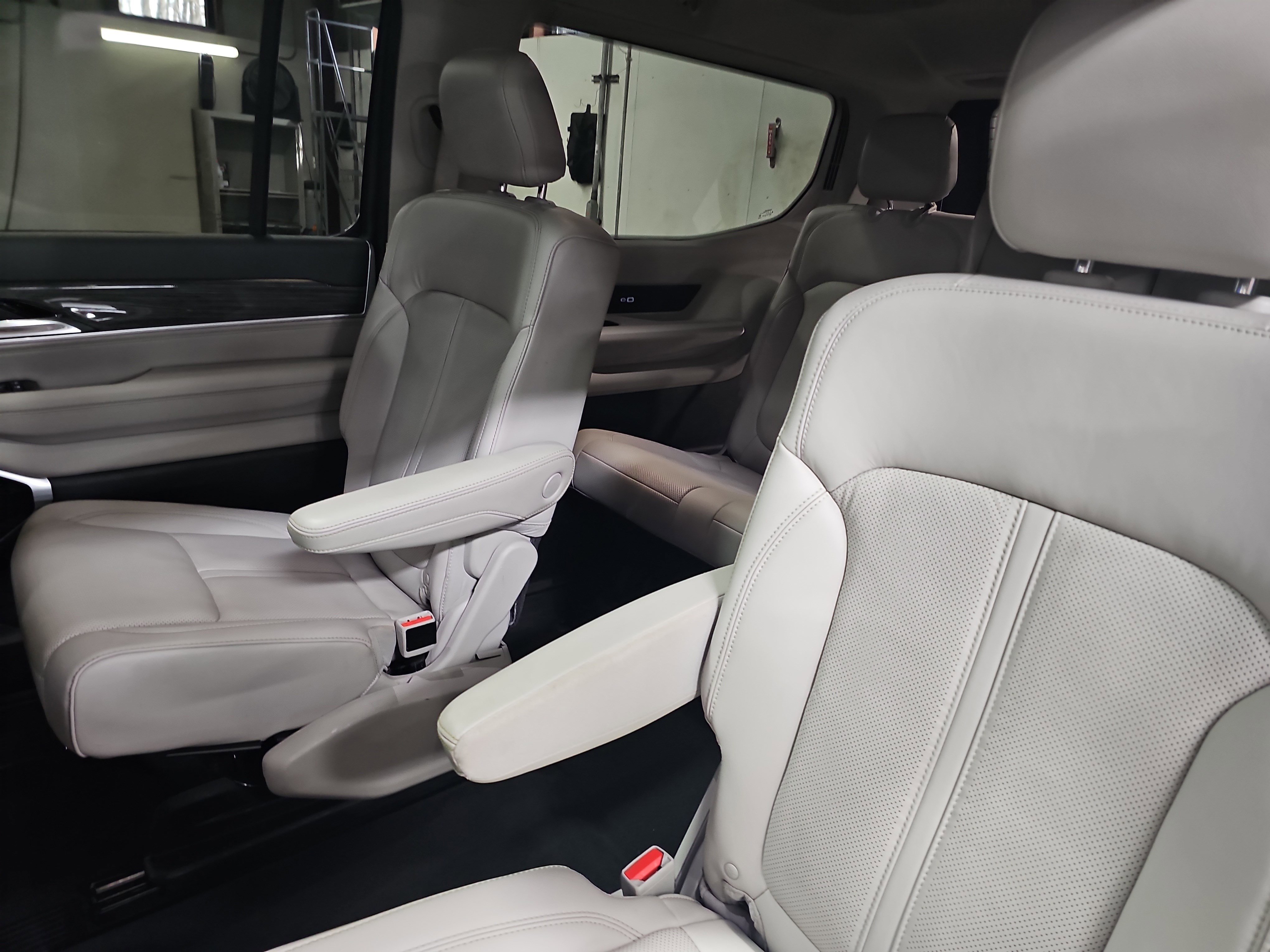 Used 2022 Jeep Wagoneer Series III w/ Premium Group I image 16