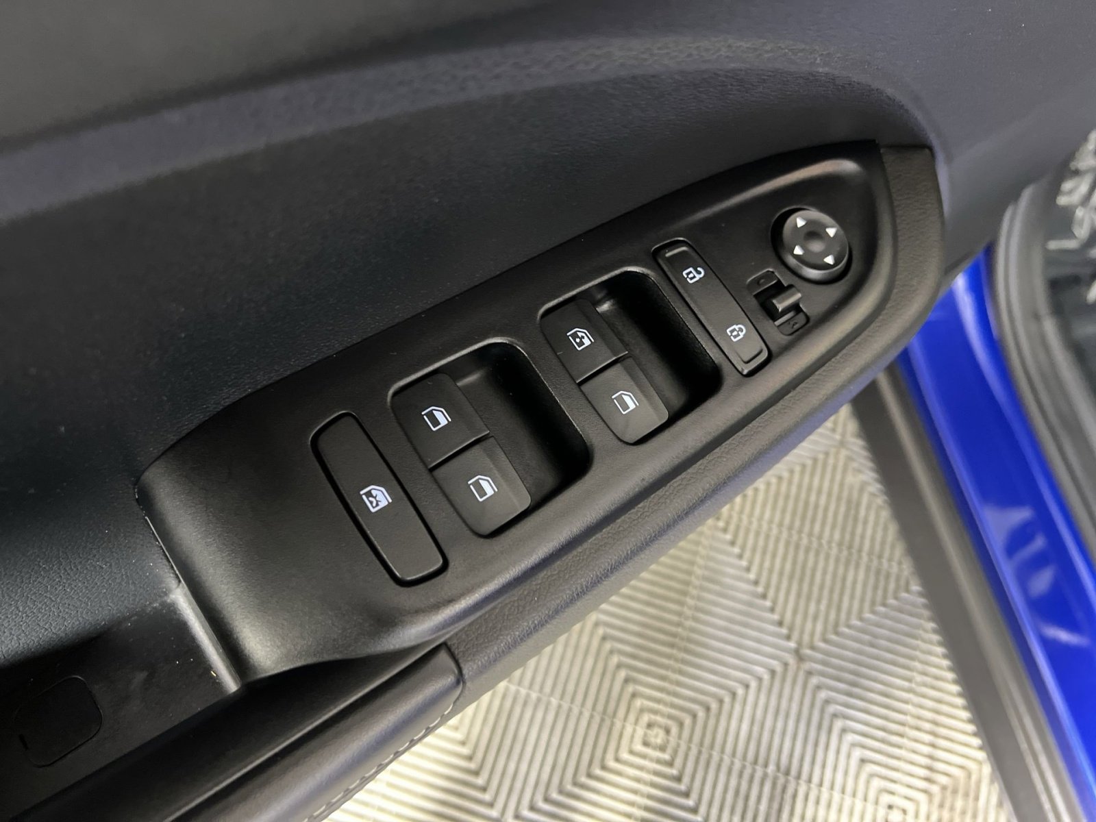 Used 2023 Hyundai Venue Limited image 15