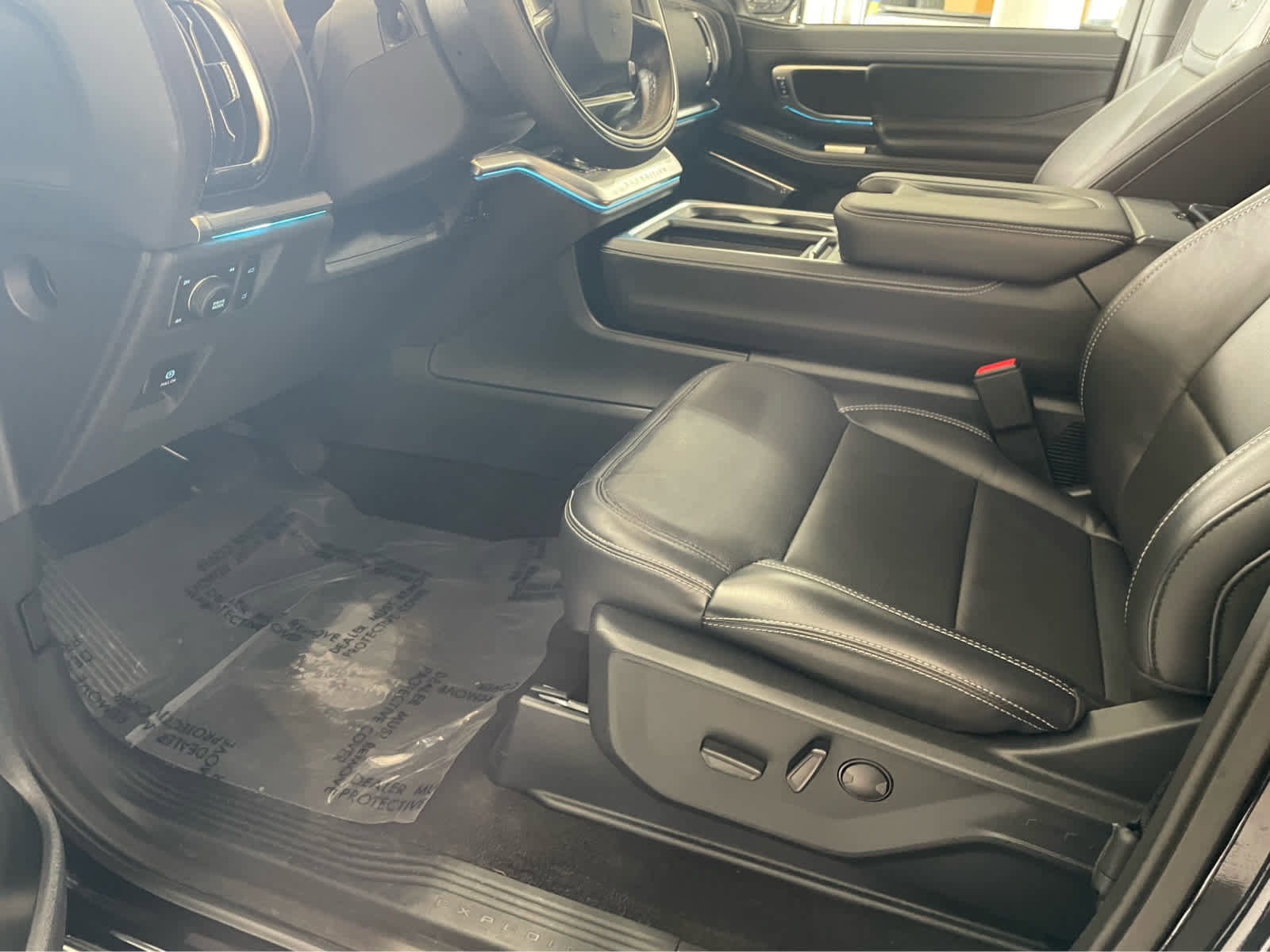 Used 2025 Ford Expedition Platinum w/ Stealth Performance Package AWD/4WD image 13