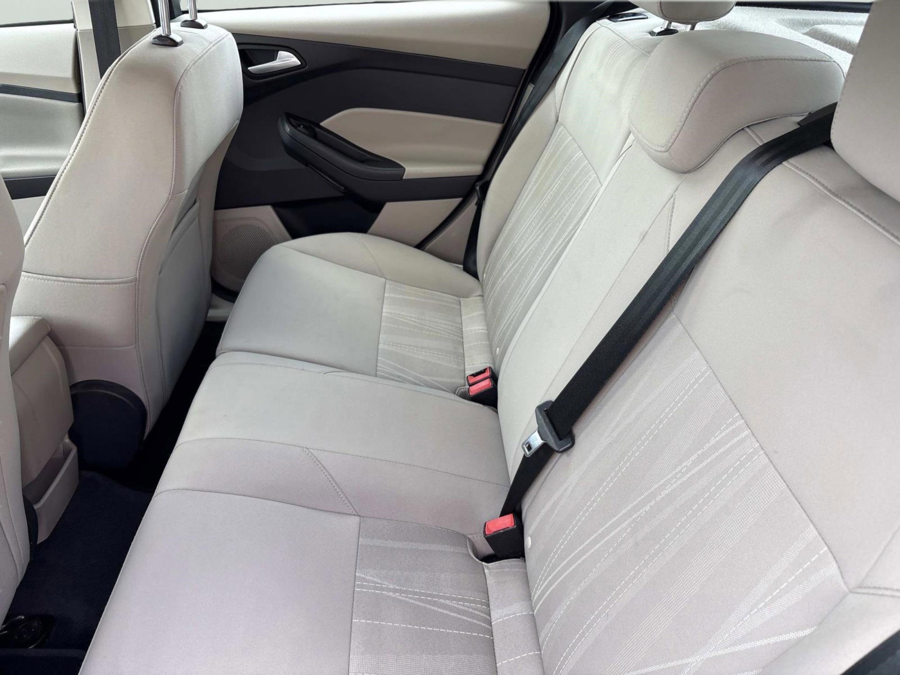 Used 2015 Ford Focus SE FWD image 14