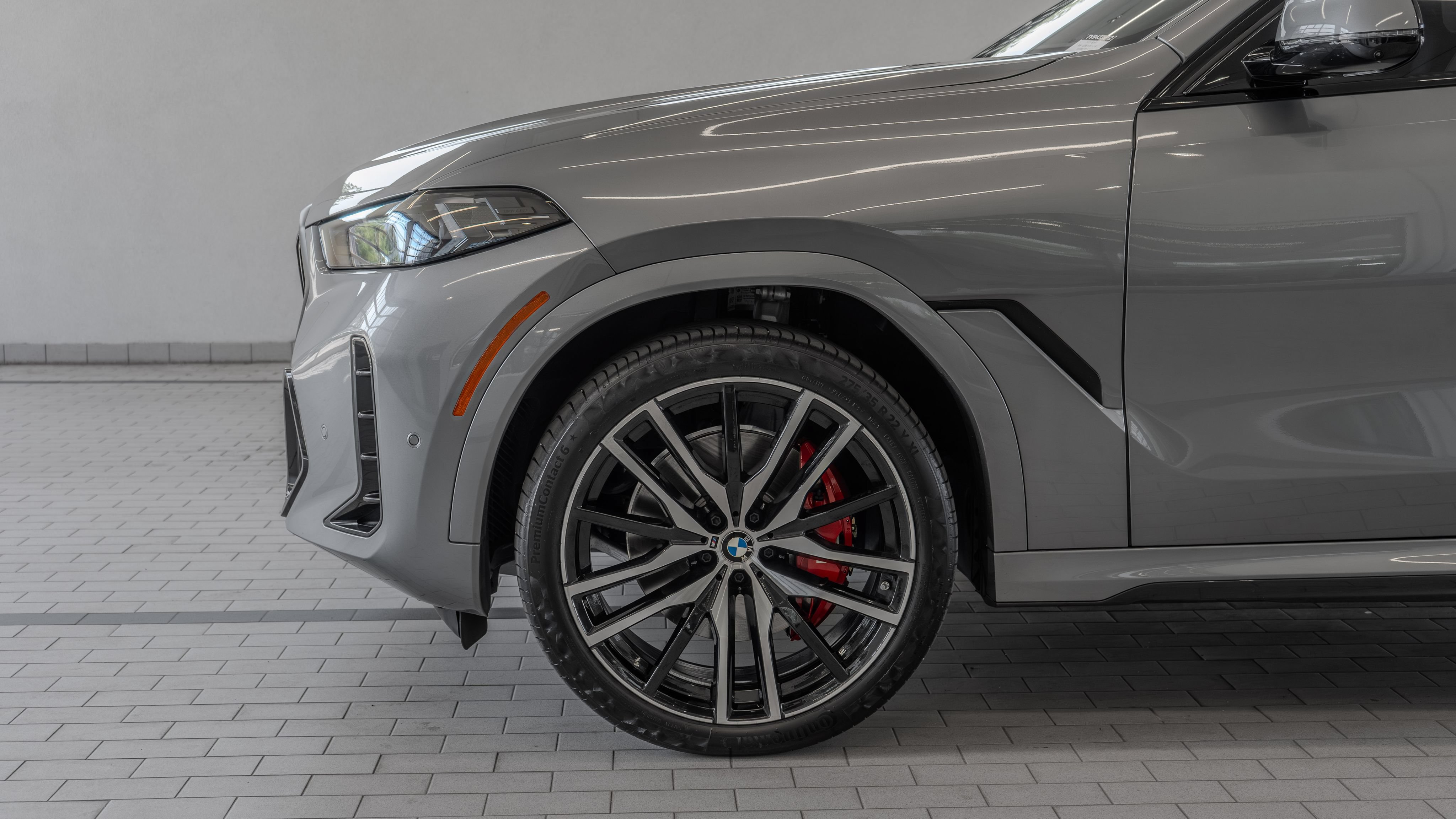 Used 2027 BMW X6 xDrive40i w/ Climate Comfort Package AWD/4WD image 4