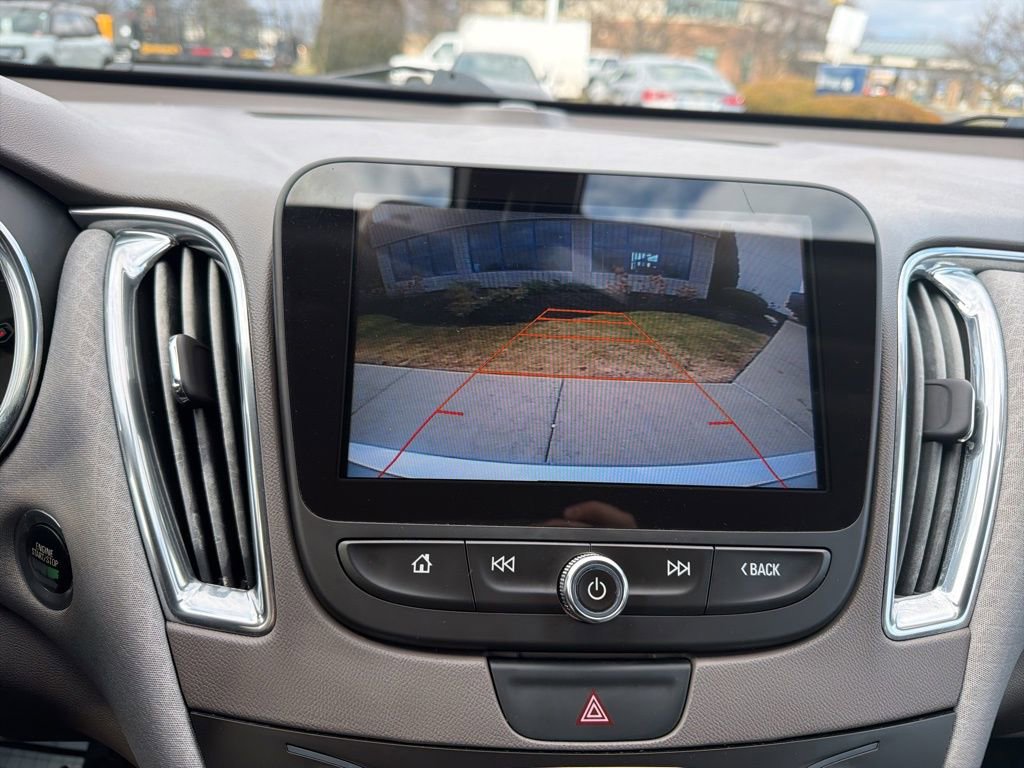 Used 2017 Chevrolet Malibu LT image 25