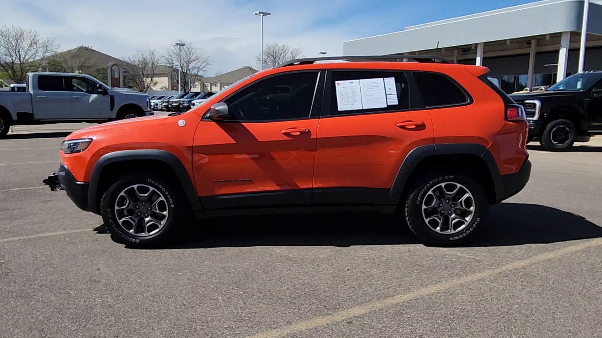 Used 2021 Jeep Cherokee Trailhawk AWD/4WD image 23