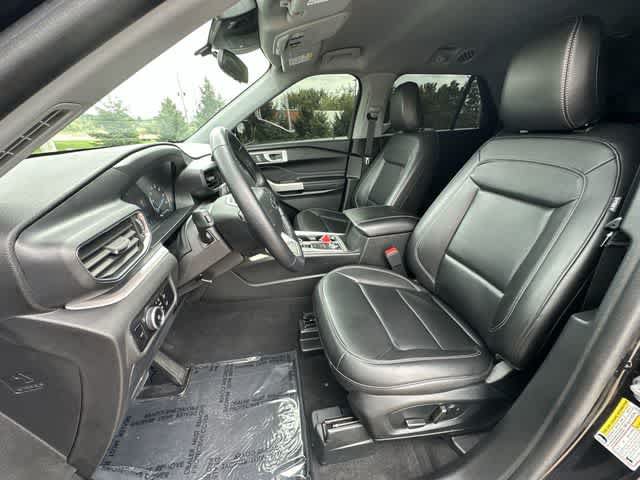 Used 2023 Ford Explorer XLT w/ Equipment Group 202A AWD/4WD image 16