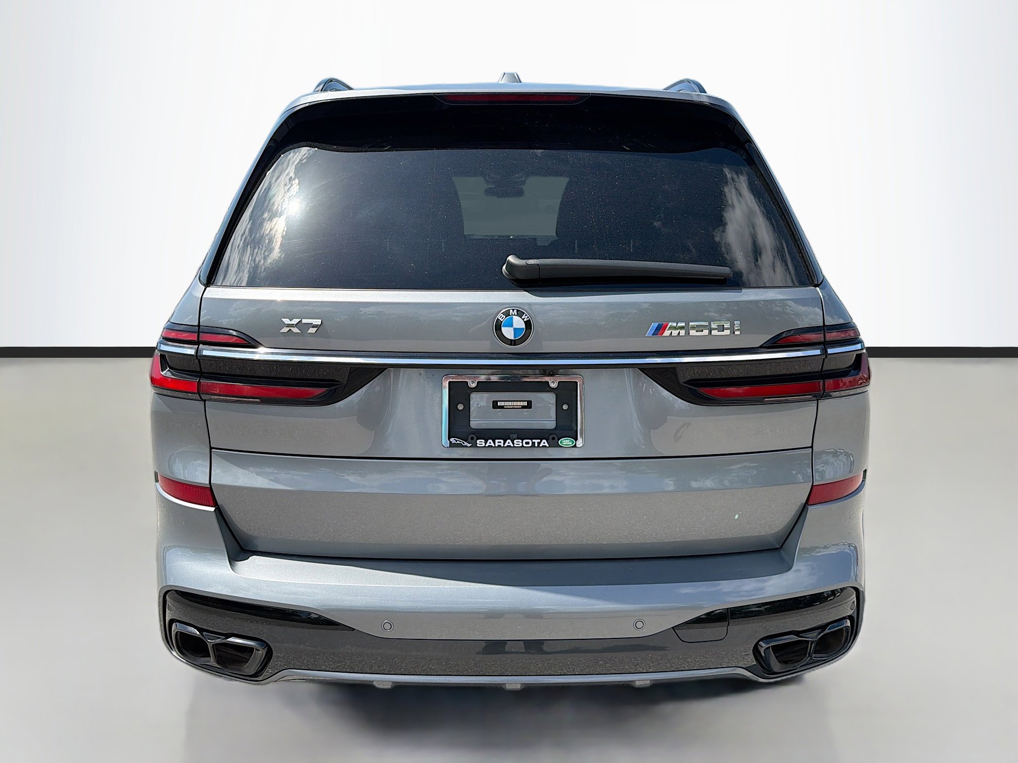 Used 2023 BMW X7 M60i w/ Executive Package image 4
