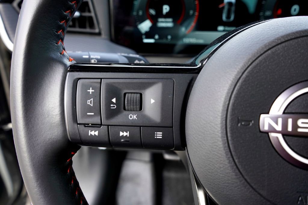 Used 2025 Nissan Kicks SR image 14