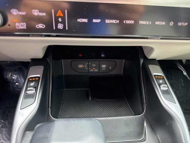 Certified 2025 Kia Sorento S image 32