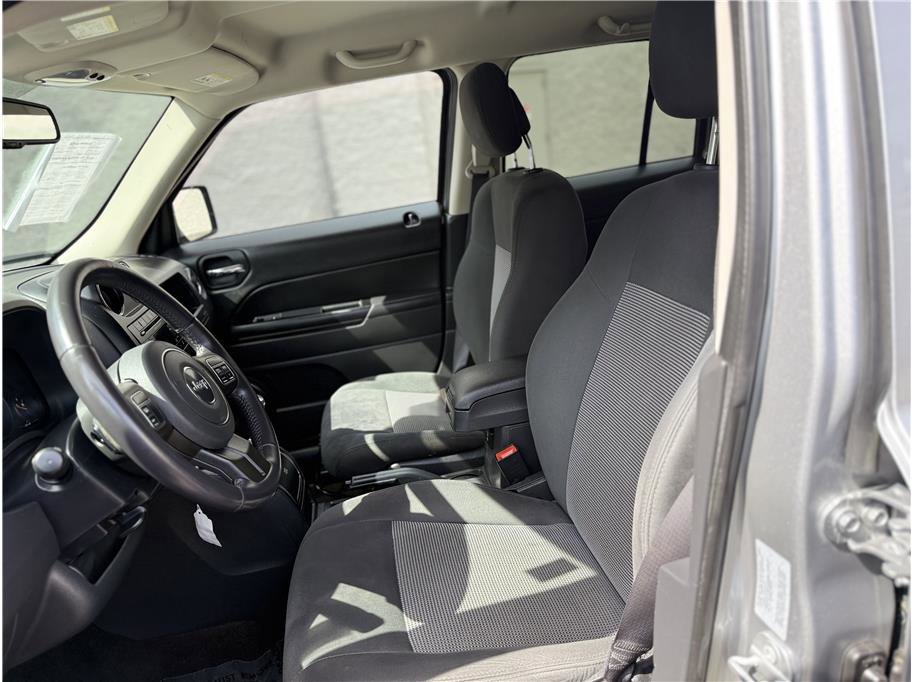 Used 2017 Jeep Patriot Latitude image 10