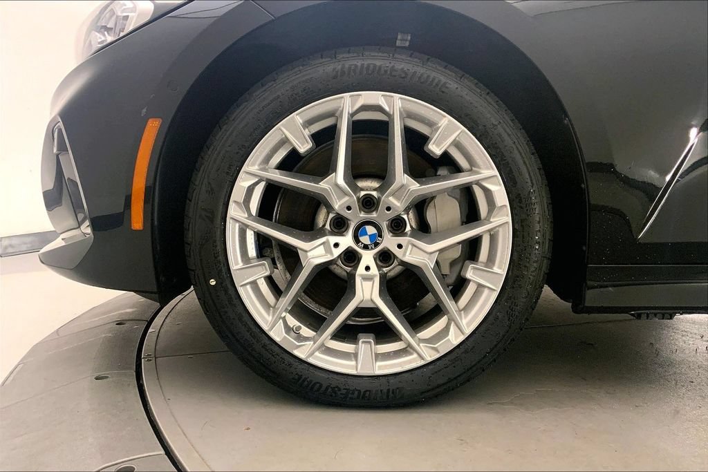 Used 2025 BMW 330i xDrive Sedan w/ Premium Package AWD/4WD image 8