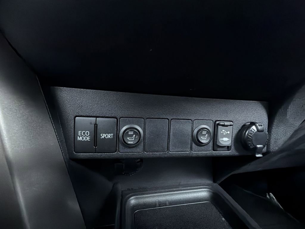 Used 2015 Toyota RAV4 XLE AWD/4WD image 24
