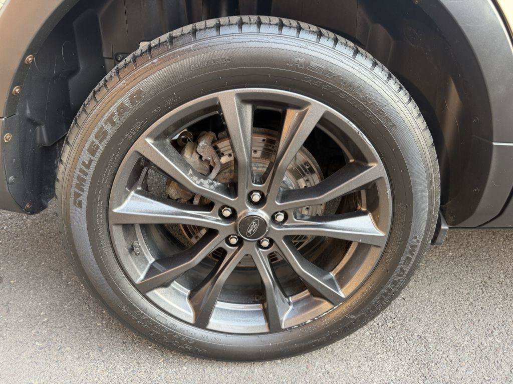 Used 2018 Ford Explorer XLT w/ Equipment Group 202A AWD/4WD image 11