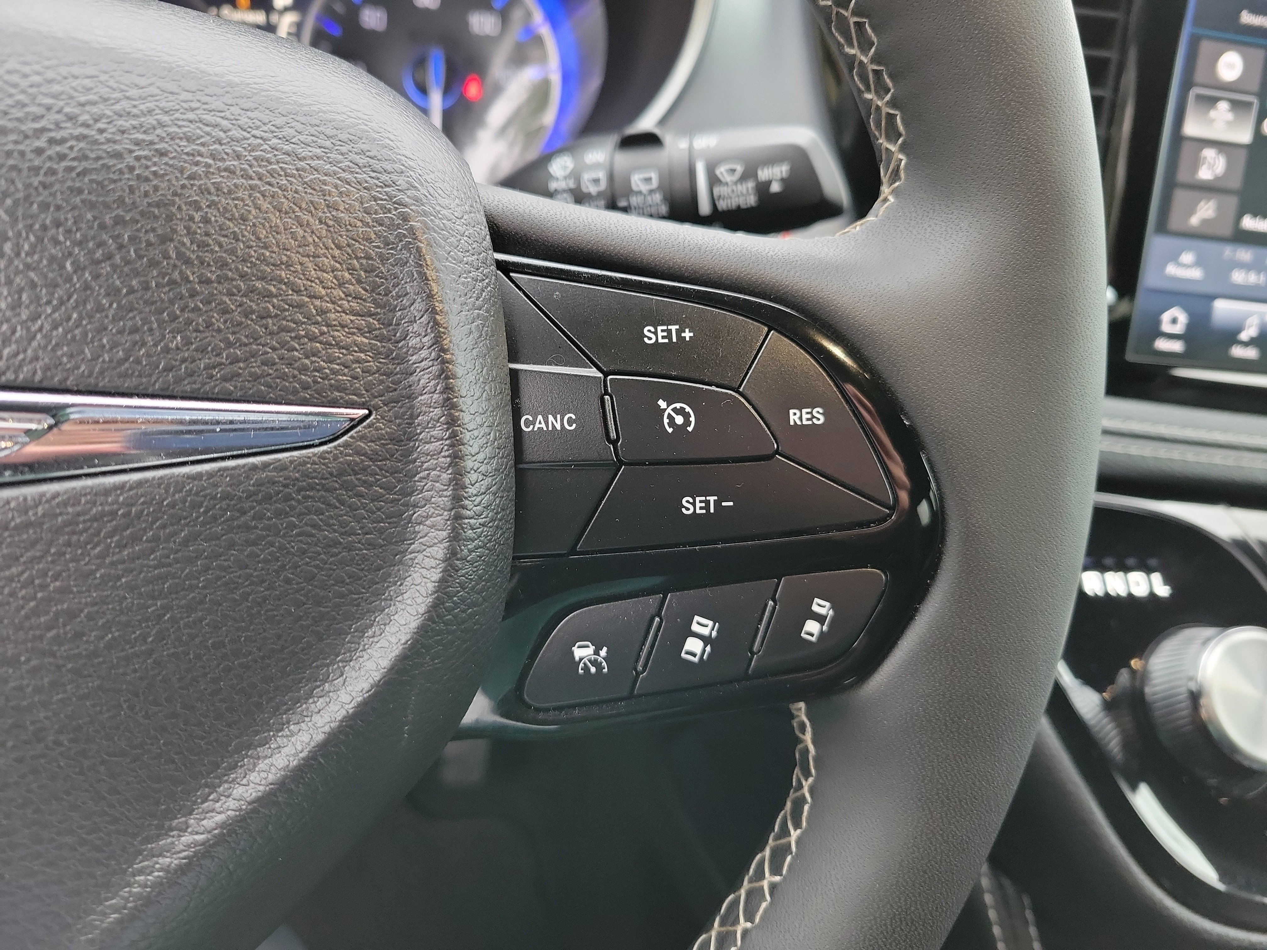 Used 2025 Chrysler Pacifica Limited image 17