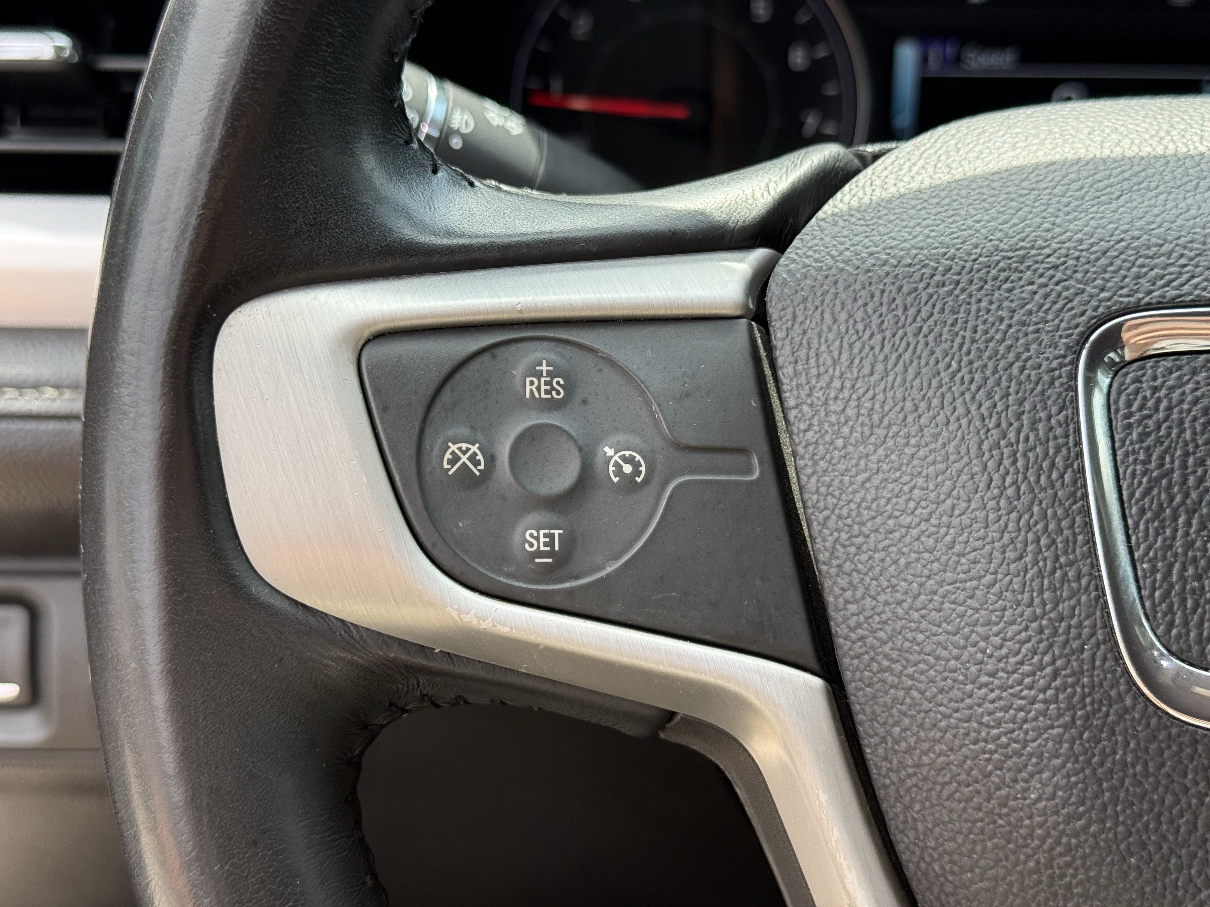 Used 2019 GMC Acadia SLT w/ LPO, Floor Liner Package FWD image 16