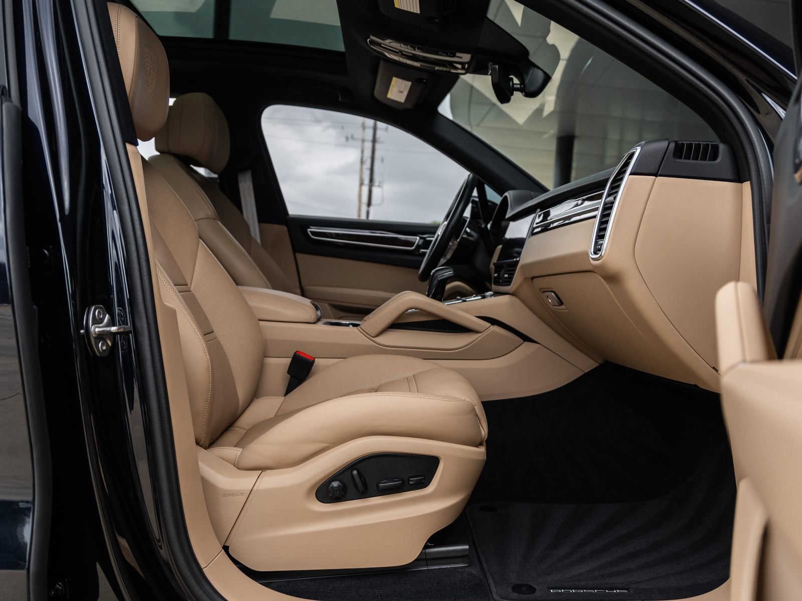 Certified 2023 Porsche Cayenne S Platinum image 44