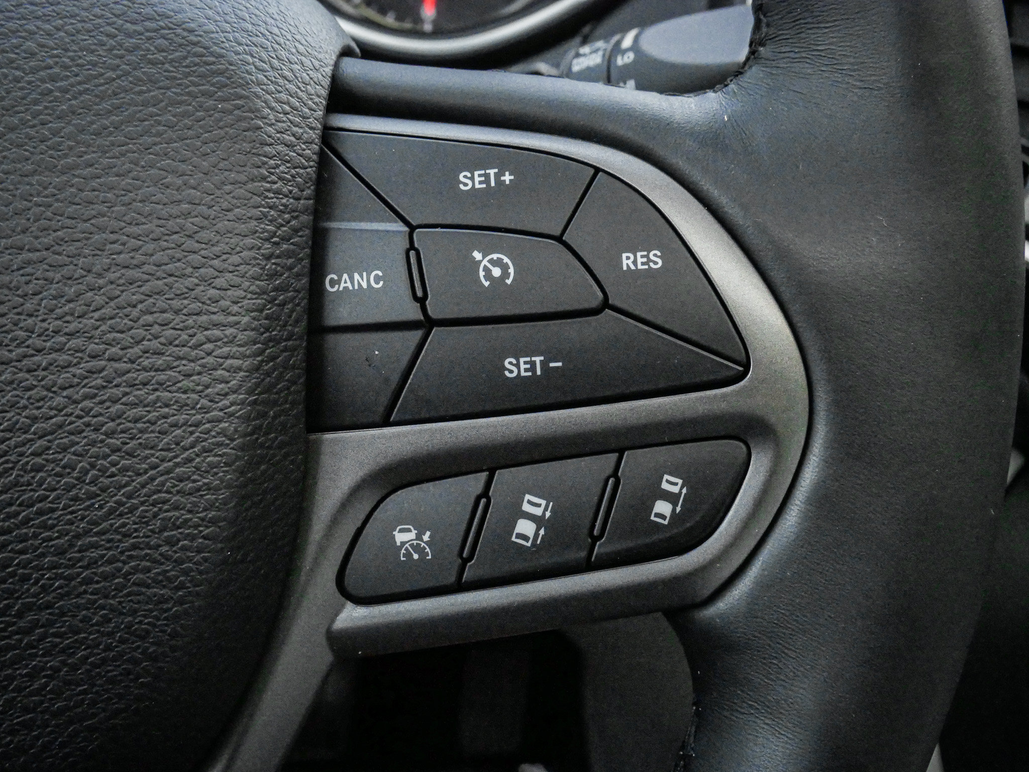 Used 2019 Jeep Cherokee Overland w/ Technology Group AWD/4WD image 20