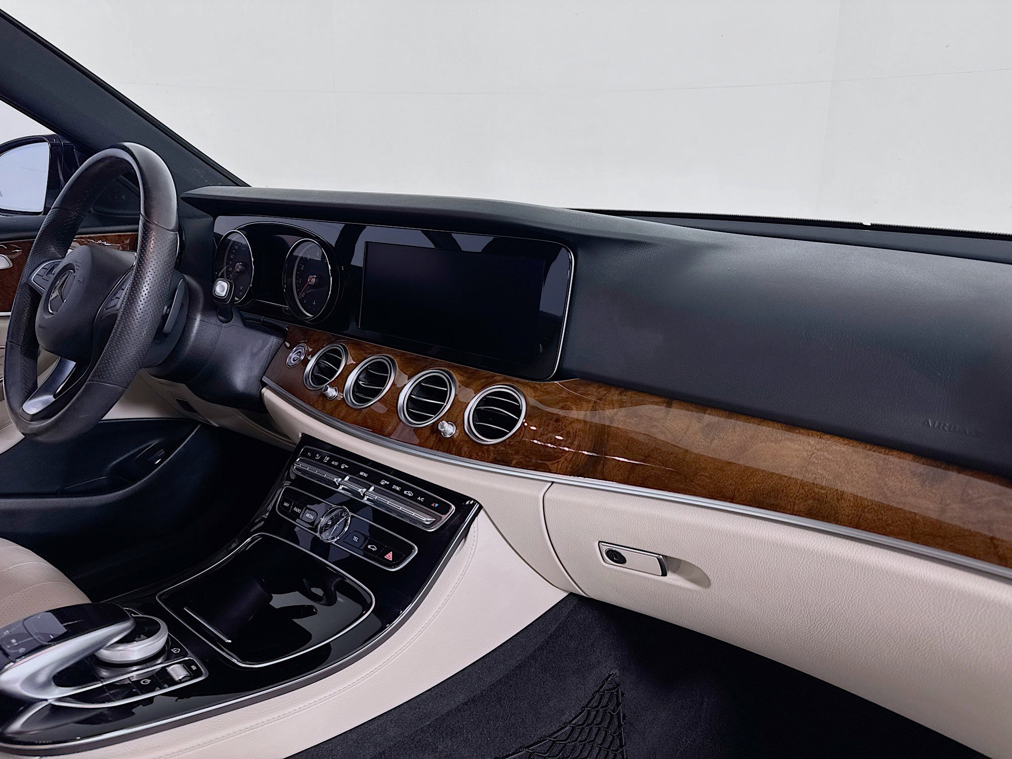 Used 2018 Mercedes-Benz E 300 w/ Premium 1 Package image 28