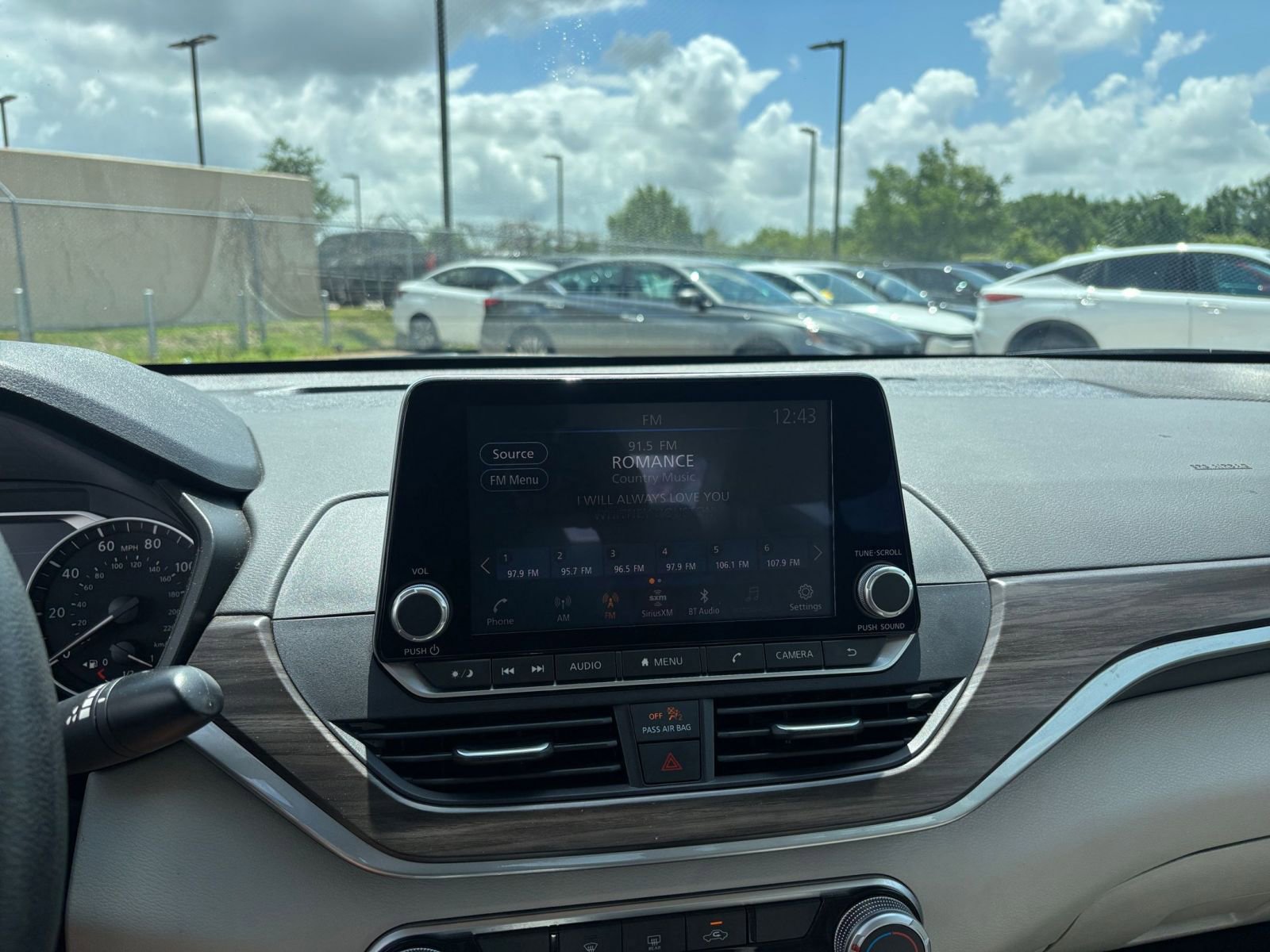 Used 2025 Nissan Altima 2.5 SV FWD image 20