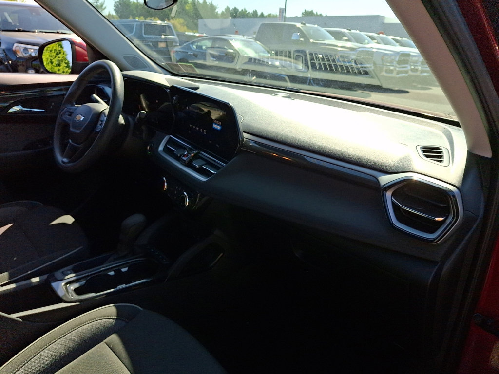 Used 2025 Chevrolet TrailBlazer LT AWD/4WD image 11