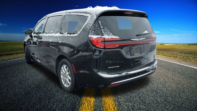 Certified 2024 Chrysler Pacifica Touring-L image 31