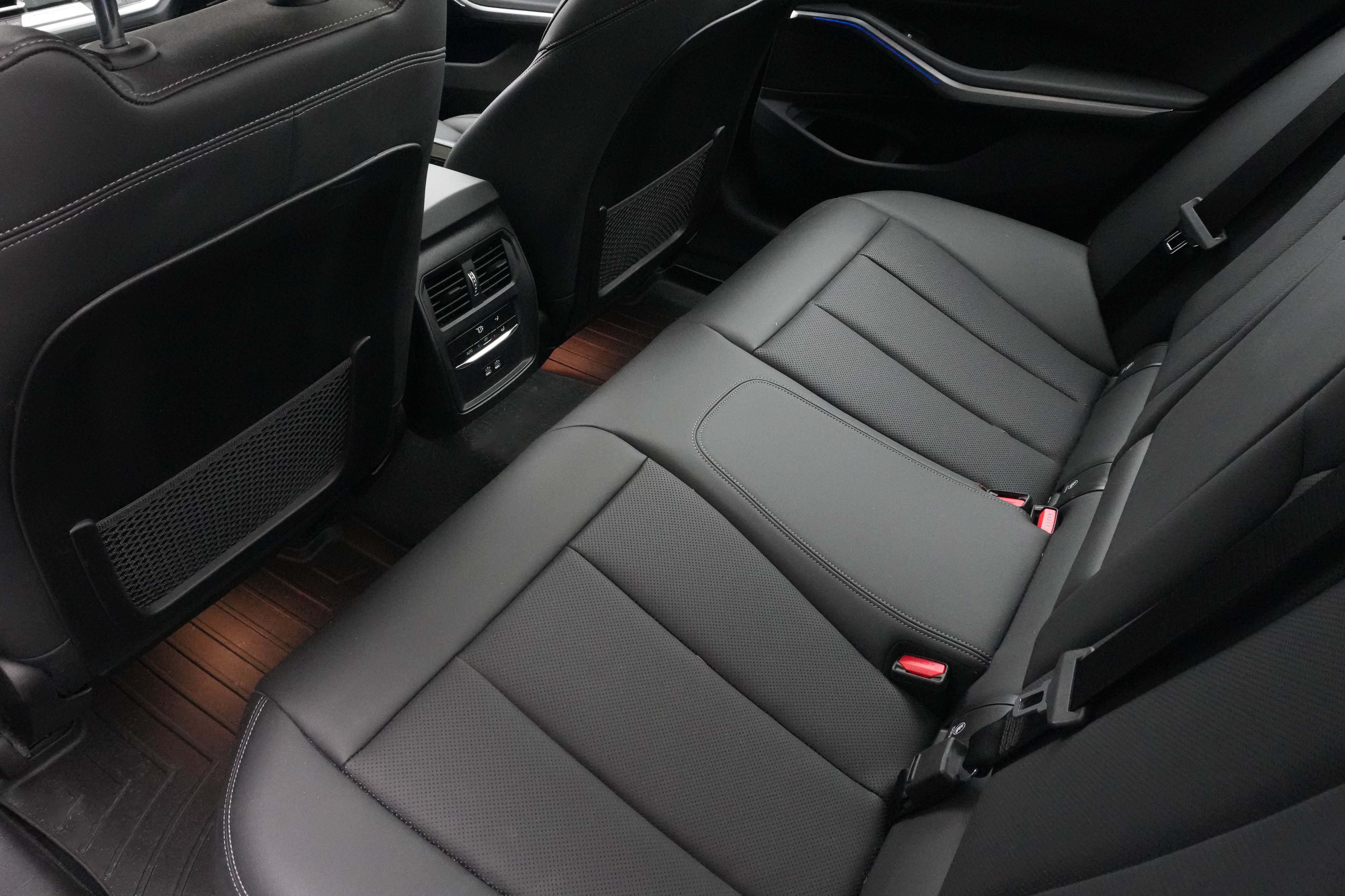 Used 2022 BMW 330i Sedan w/ M Sport Package image 33