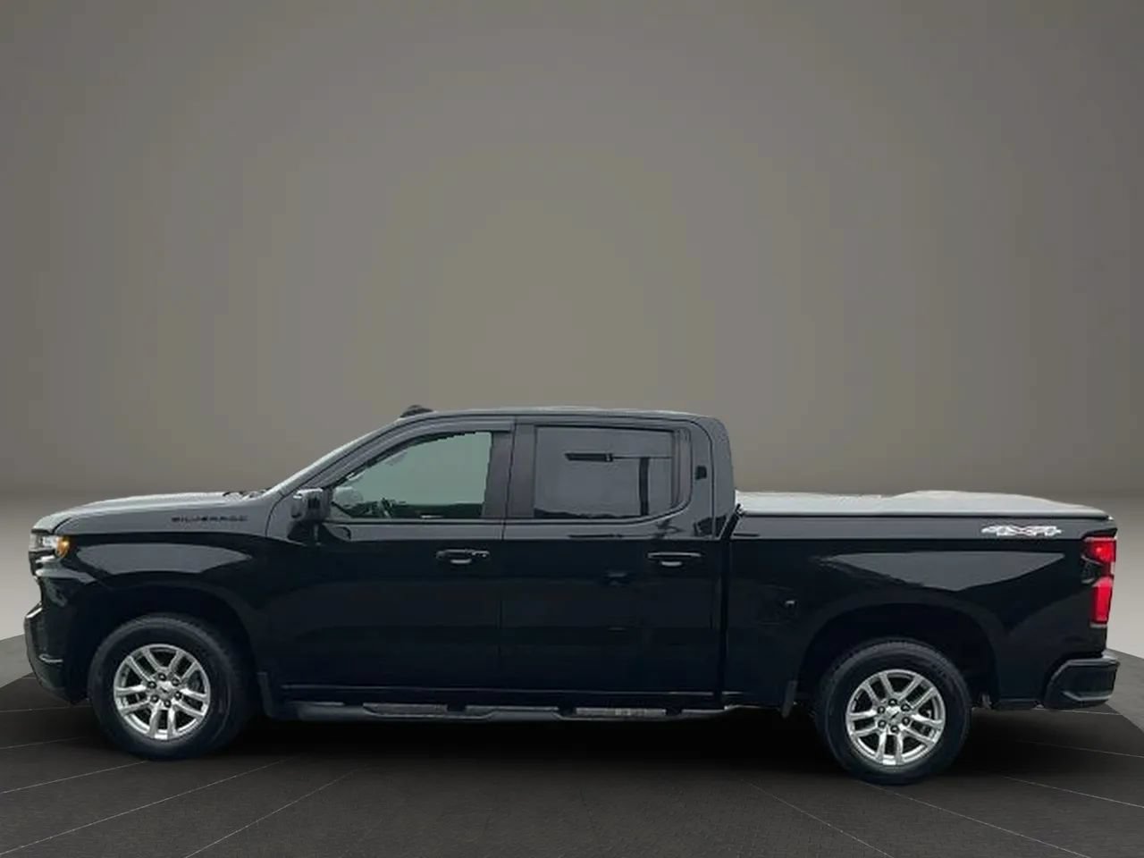 Used 2022 Chevrolet Silverado 1500 RST w/ Convenience Package II AWD/4WD image 2