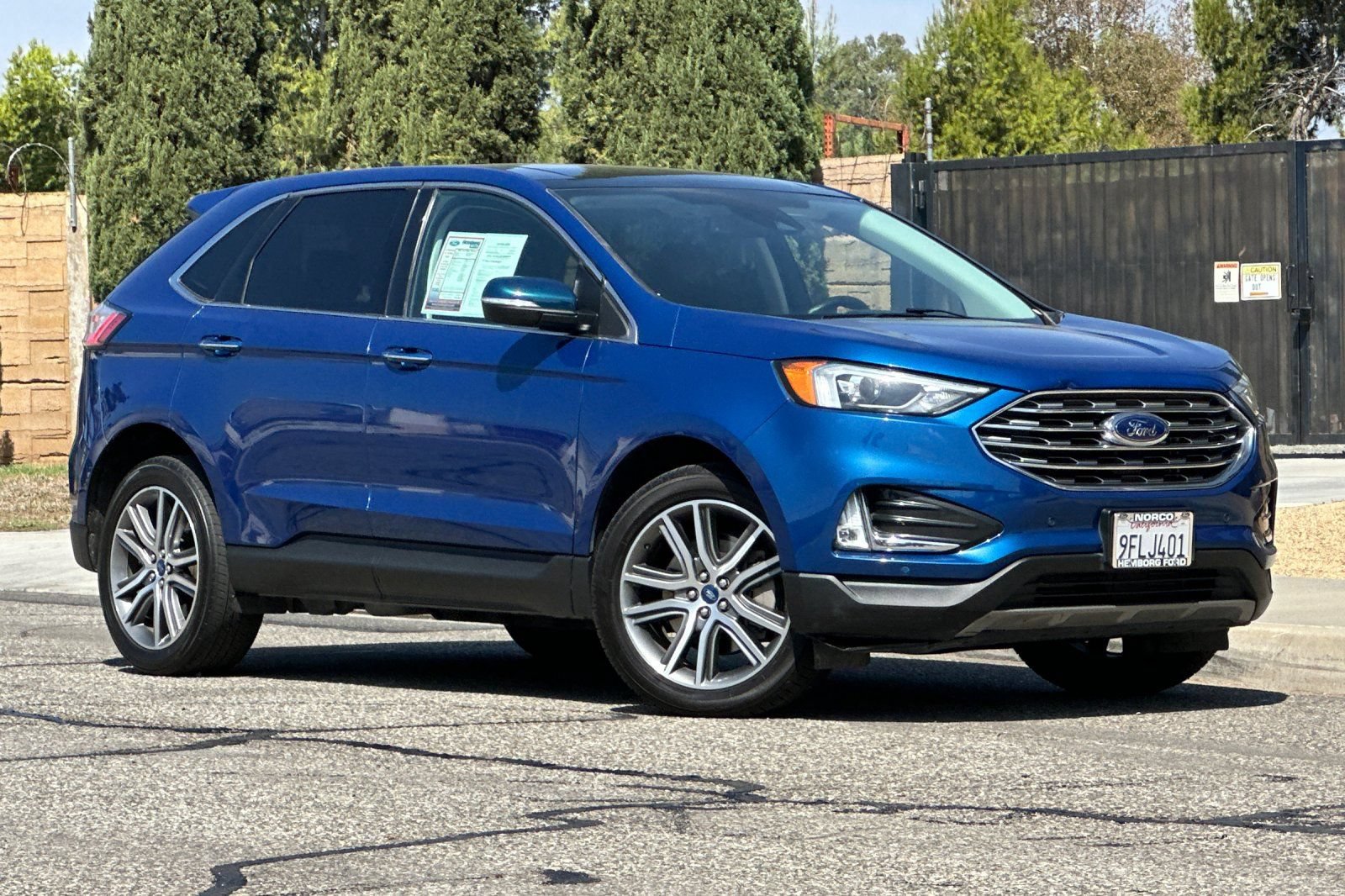 Used 2022 Ford Edge Titanium w/ Class II Trailer Tow Package AWD/4WD image 2