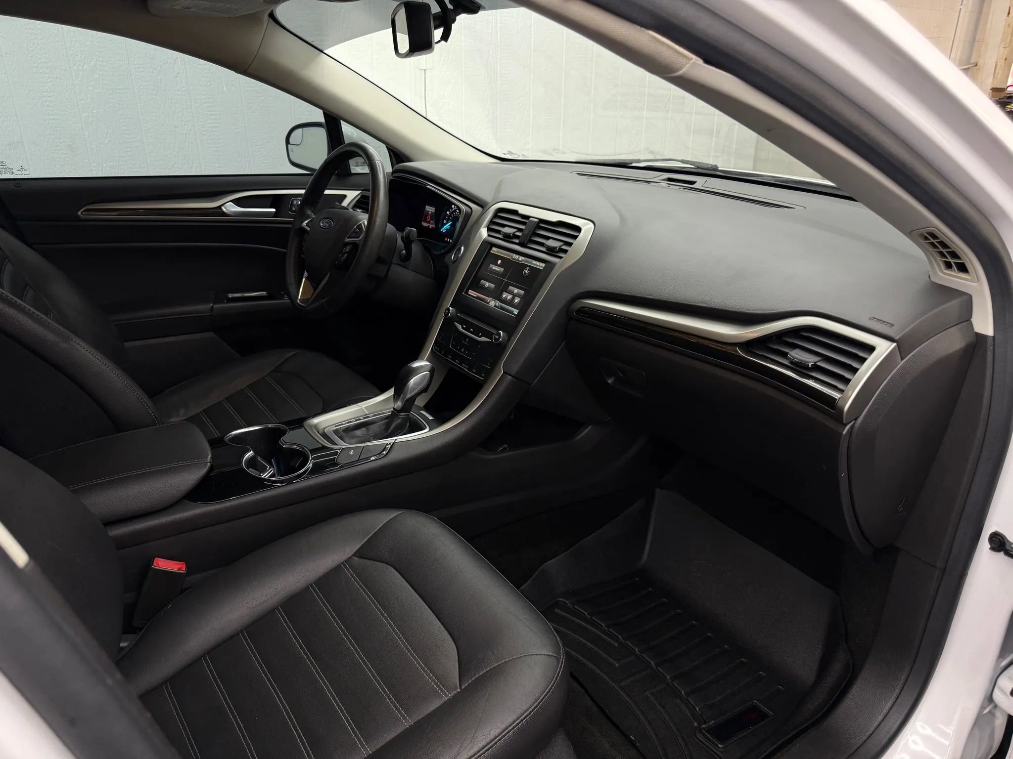 Used 2015 Ford Fusion SE w/ Equipment Group 202A image 7