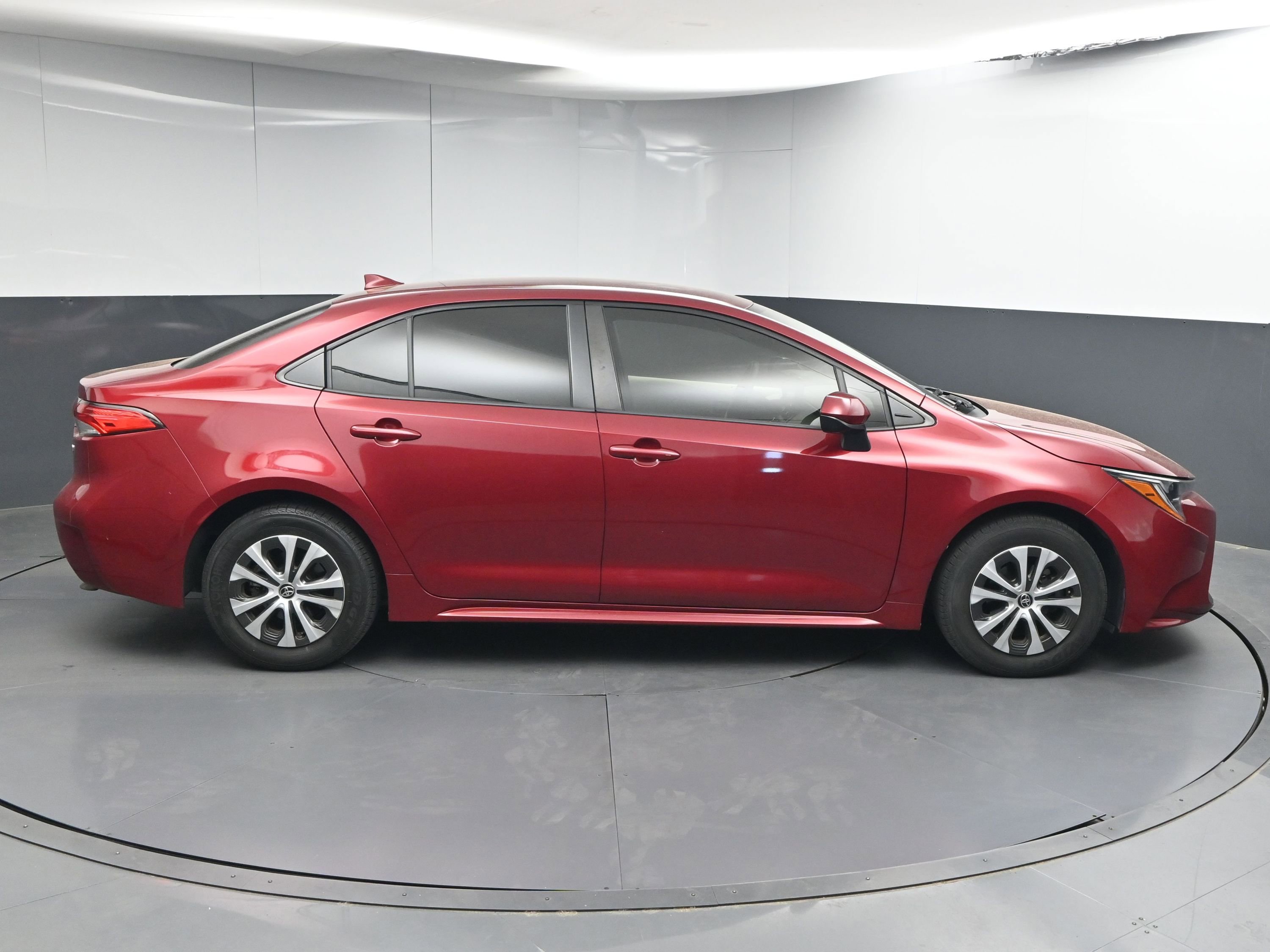 Used 2022 Toyota Corolla LE FWD image 9