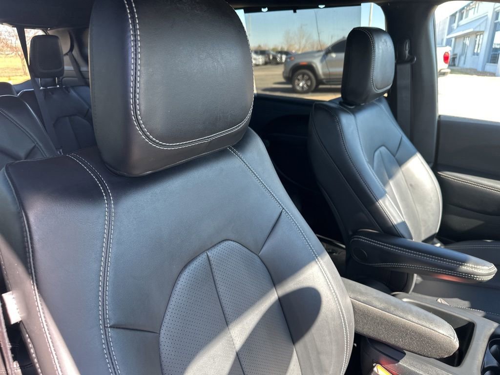 Used 2025 Chrysler Pacifica Select image 30